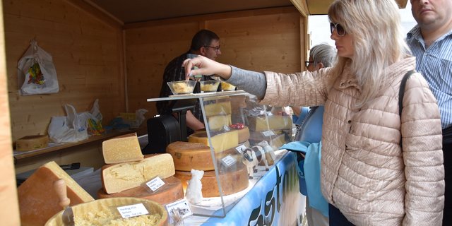 Mit regionalen Spezialitäten will das Basler Käsefest einen Kontrapunkt zur globalisierten Lebensmittel-Industrie setzen. (Symbolbild noe)