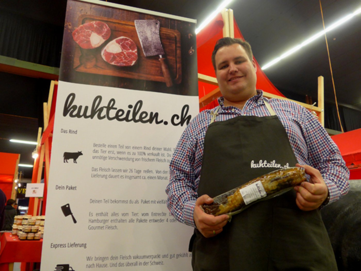 Moritz Mayer ist Gründer von kuhteilen.ch. Die Tiere lässt der "Crowdbutcher" erst schlachten, wenn sie über das Internet komplett verkauft sind. Für die Bauern springen 50 Rp. zusätzliche Prämie pro Kilo SG raus. (Bild akr)