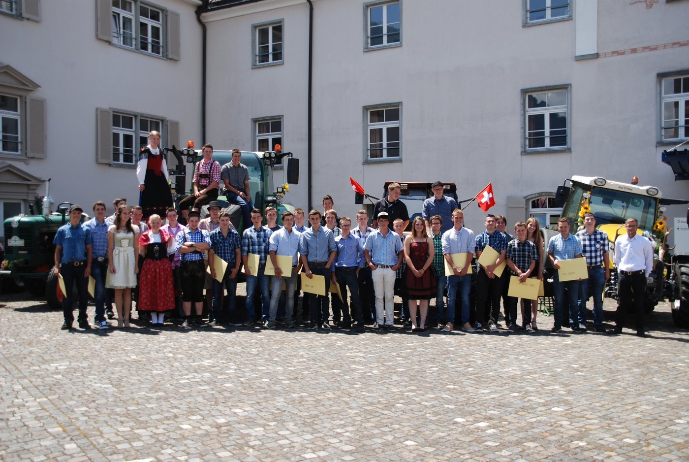 Sie haben sich in ihrer Erstausbildung für den Beruf Landwirt entschlossen. (Bild: Vrena Crameri)