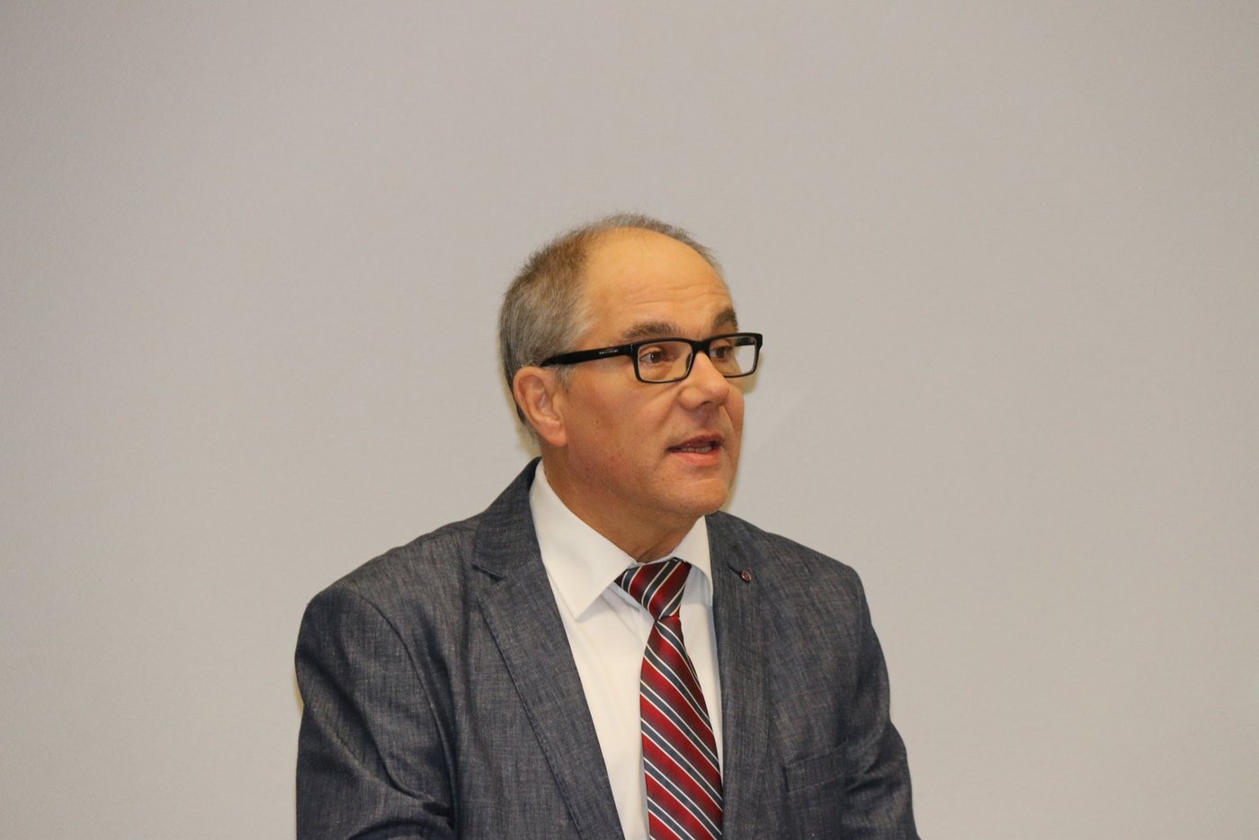 Dominique Savary, Präsident der Swissgenetics, stellt an der diesjährigen Delegiertenversammlung von gestern die neusten Erkenntnisse vor. (Bild zVg)