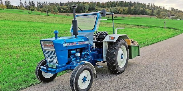 Der Ford 3000 war der erste Traktor auf dem elterlichen Betrieb von Martin Laube. Auf ihm lernte der Aargauer das Traktorfahren. 