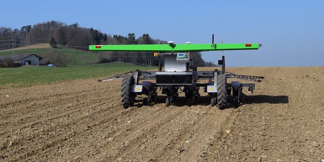 Dank GPS-Technik merkt sich der Roboter beim Säen die Koordinaten der Zuckerrübenpflanzen. 