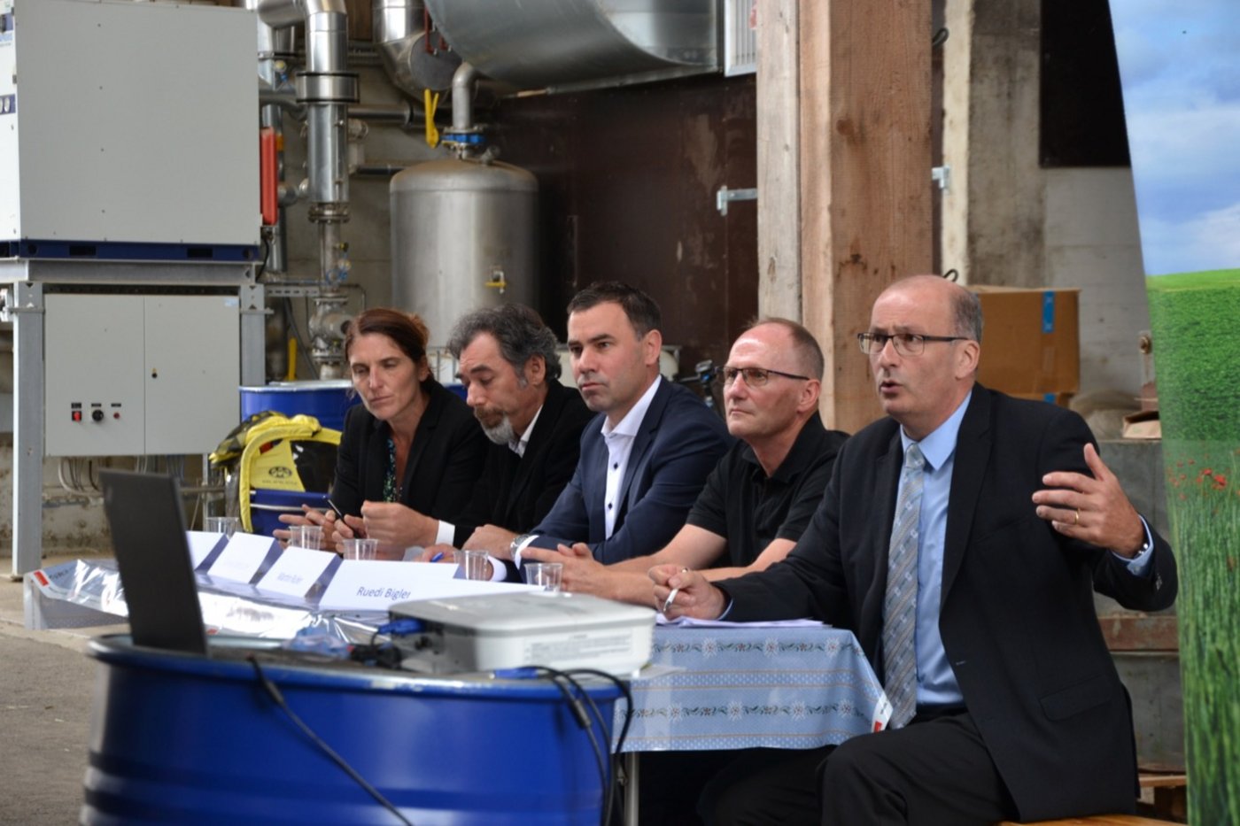 Hievten das Thema Klimawandel auf die Agenda: Bauernverbandspräsident Markus Ritter, Landwirt Ruedi Bigler, Martin Rufer, Präsident AgroCleanTech, Daniel Bretscher, Agroscope und Fabienne Thomas, Leiterin Geschäftsbereich Energie und Umwelt beim SBV.