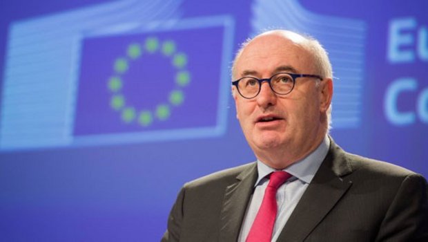 Der EU-Agrarkommissar Phil Hogan hat für die betroffenen Landwirte vorgesorgt. (Bild BreakingNews)