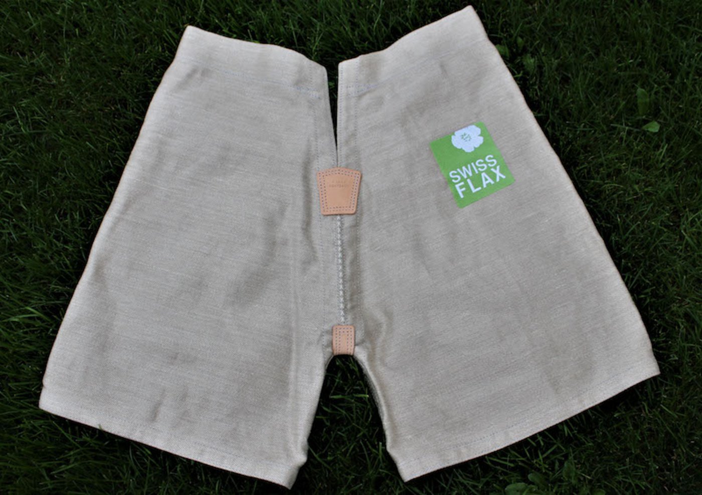 Schwinghosen aus Schweizer Flachs sind zur Zeit im Test. (Bild zVg)