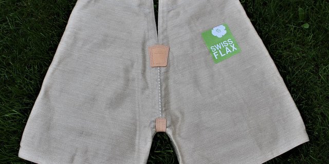 Schwinghosen aus Schweizer Flachs sind zur Zeit im Test. (Bild zVg)