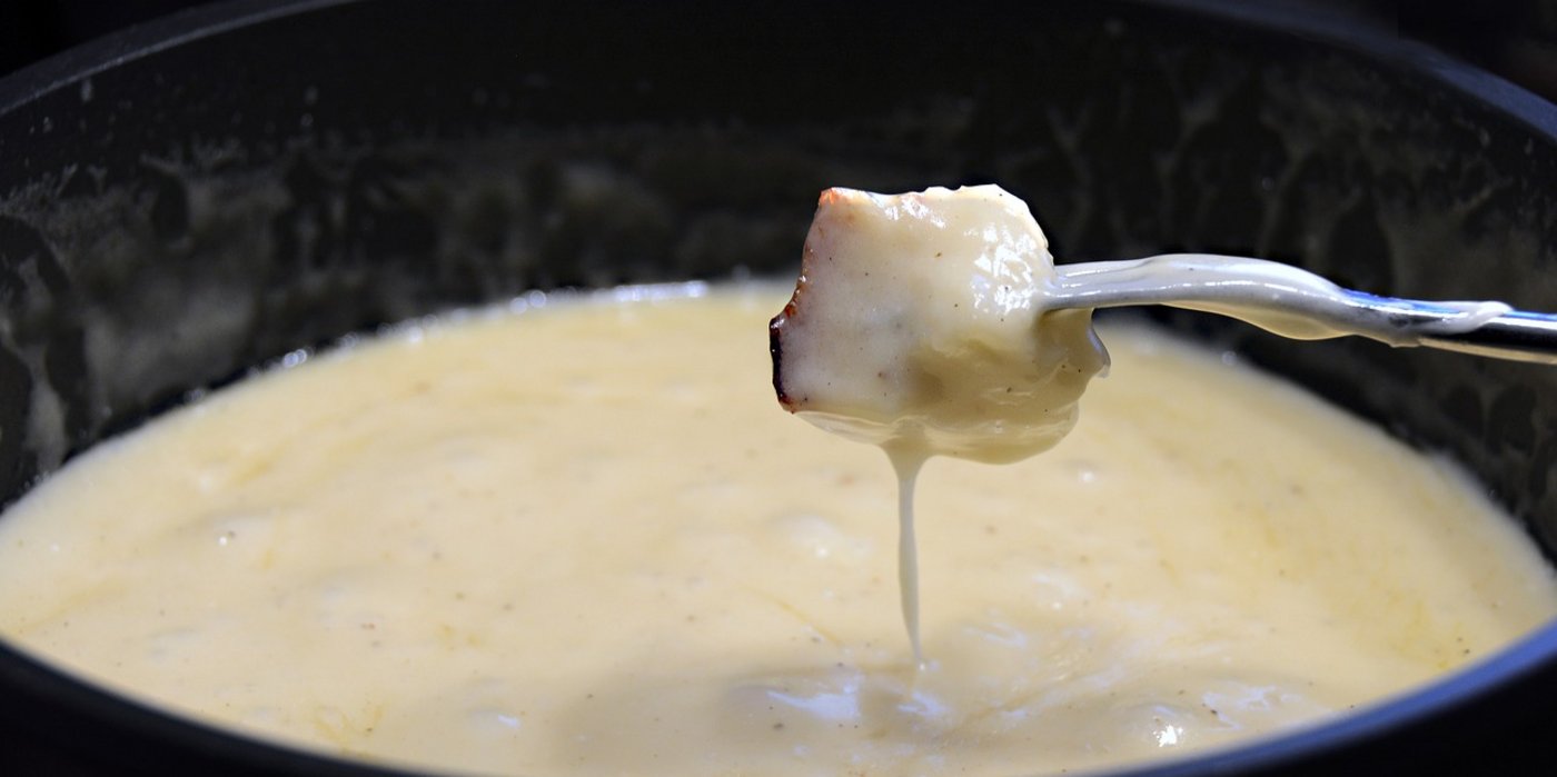 Fondue essen ist zurzeit nicht ganz ungefährlich. Die Migros ruf zwei Produkte zurück. (Bild Pixabay)