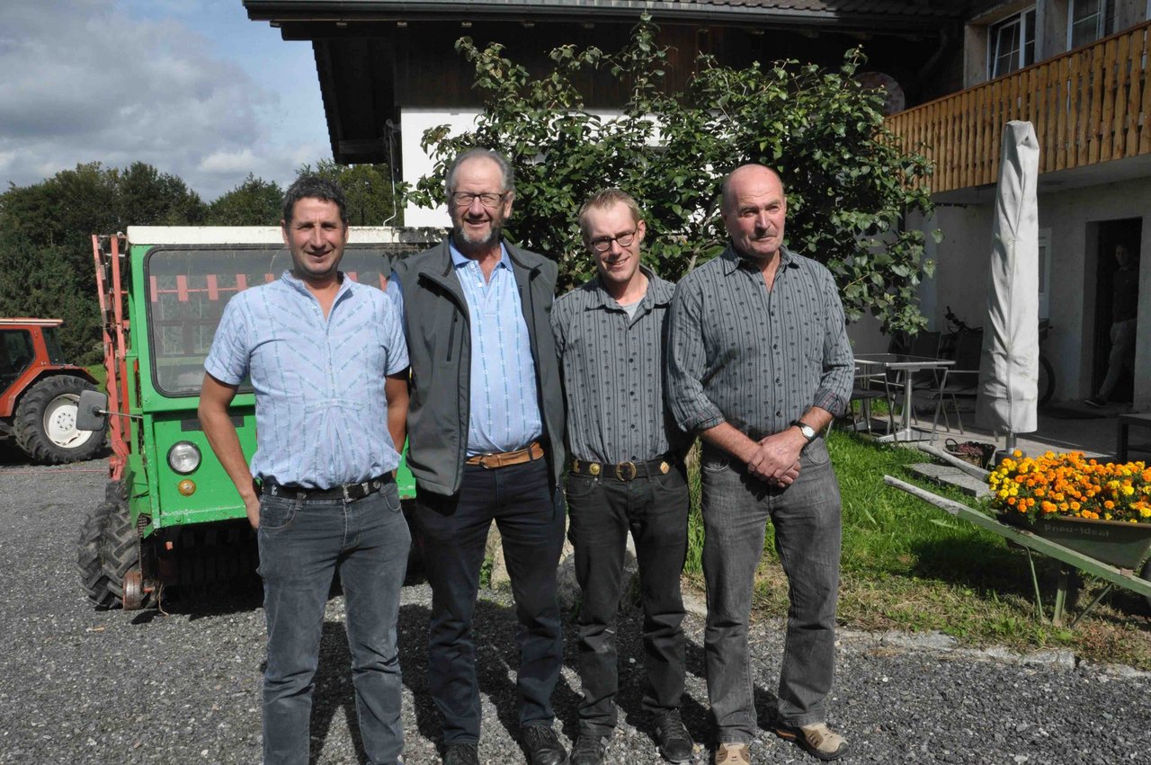 Die Sieger der ersten Zürcher Wiesenmeisterschaften: Urs Stocker aus Feldbach, Daniel Derrer und Robert Sidler aus Stallikon und Jakob Schmid-Birri aus Meilen.