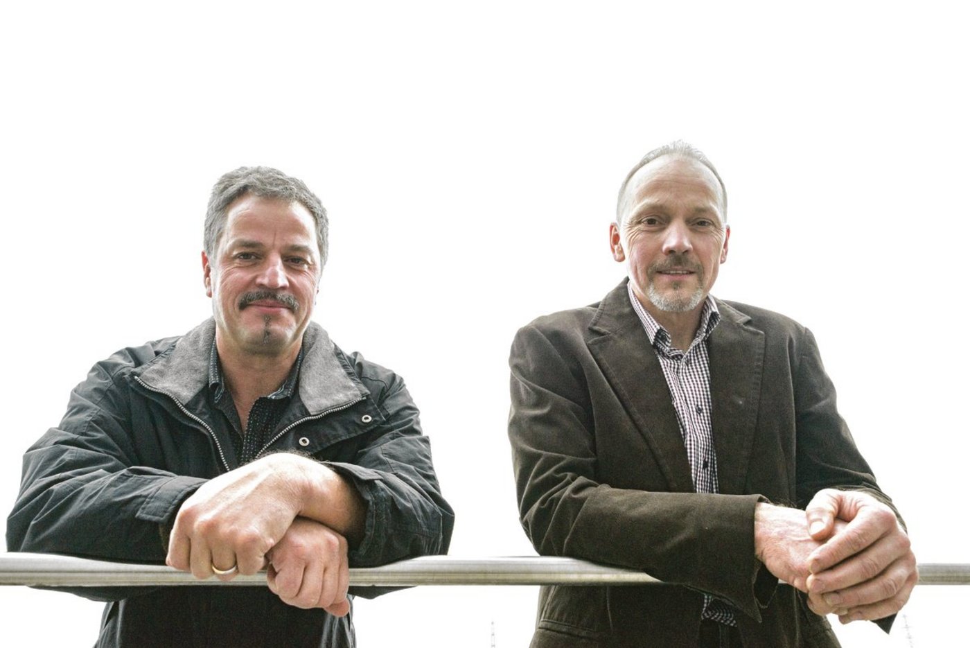 Peter Bütler (l.) und Hugo Abt sind froh, dass sie die Zukunft der Freiämter Käserei und der Milchgold Käse AG sowie der Milchgold Handels AG sichern konnten.(Bild hja)