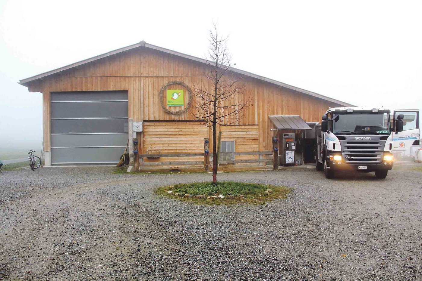 Den Laufstall haben Anita Triaca und Fabian Brandenberger vor einigen Jahren gebaut. 