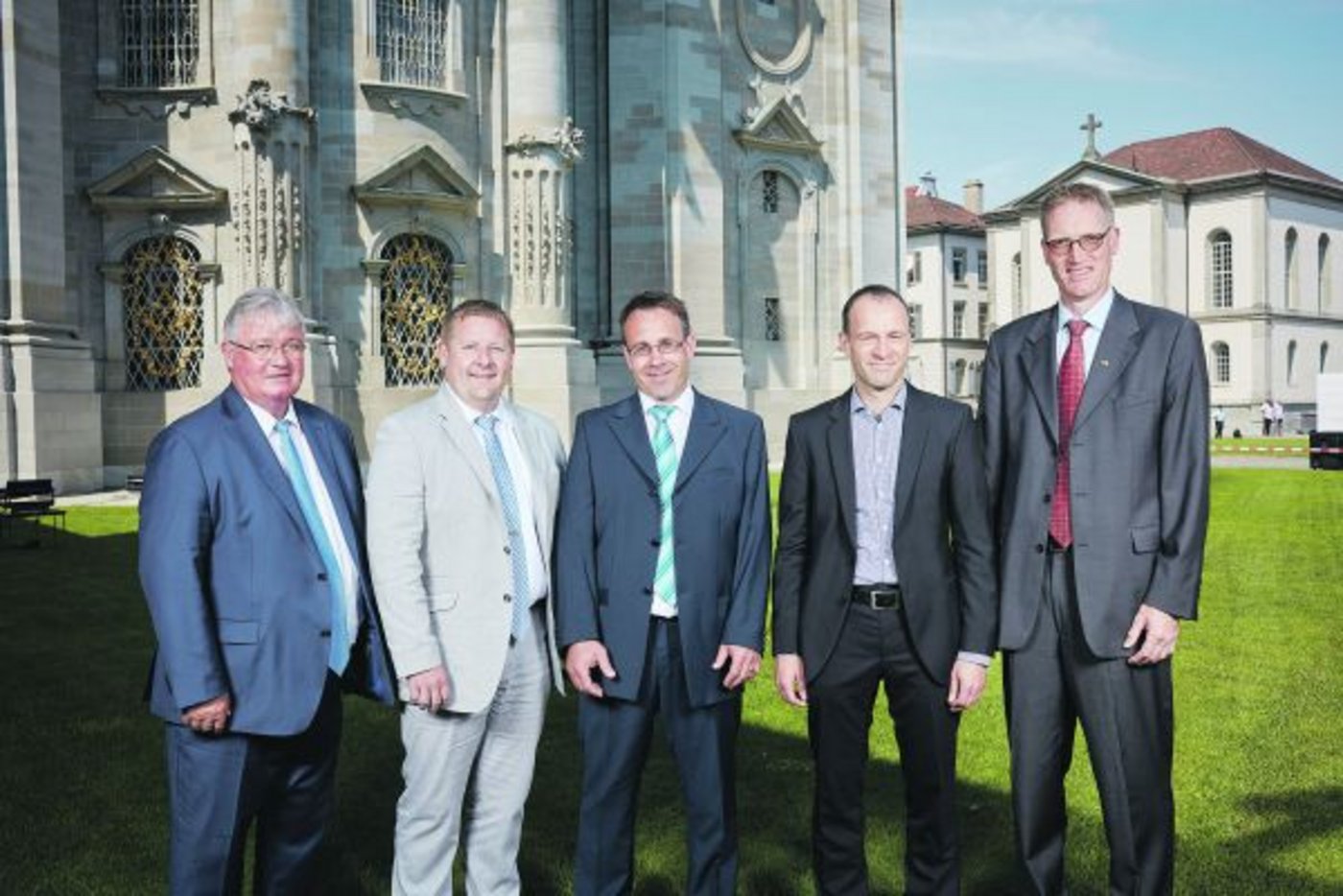 Von links: Markus Zemp, Verwaltungsratspräsident, die neu gewählten Verwaltungsratsmitglieder Moritz Rogger, Oliver Engeli und Philipp Allemann sowie Heinrich Bucher, Direktor. (Bild zVg)