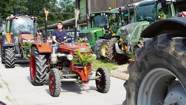 Der Einzug der jungen Berufsleute im Traktoren-Corso, wie er etwa am Strickhof gepflegt wird, kann dieses Jahr nicht stattfinden.(Bild Christian Weber)