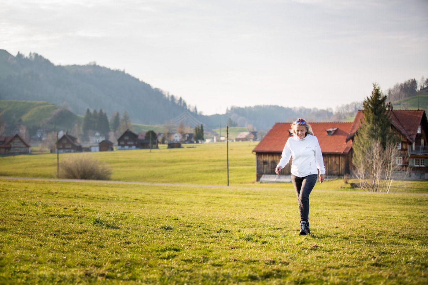 Sexualberaterin Prisca Walliser ist im Appenzell viel in der Natur unterwegs (Foto: Philipp Griesemer)