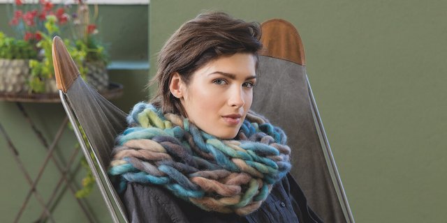 Ohne Nadeln gestrickt: Der armgestrikcte Kuschelschal. 