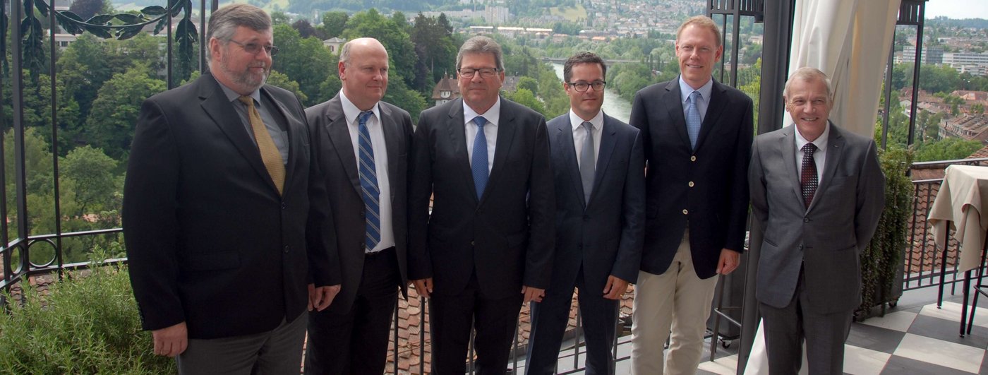 Christoph Holenstein (neu), François Huguenin (neu), Guy Emmenegger (Ehrenpräsident), Lorenz Hirt (Präsident, neu), David Escher (CEO) und Heinz Wälti (neu) (v.l.n.r)