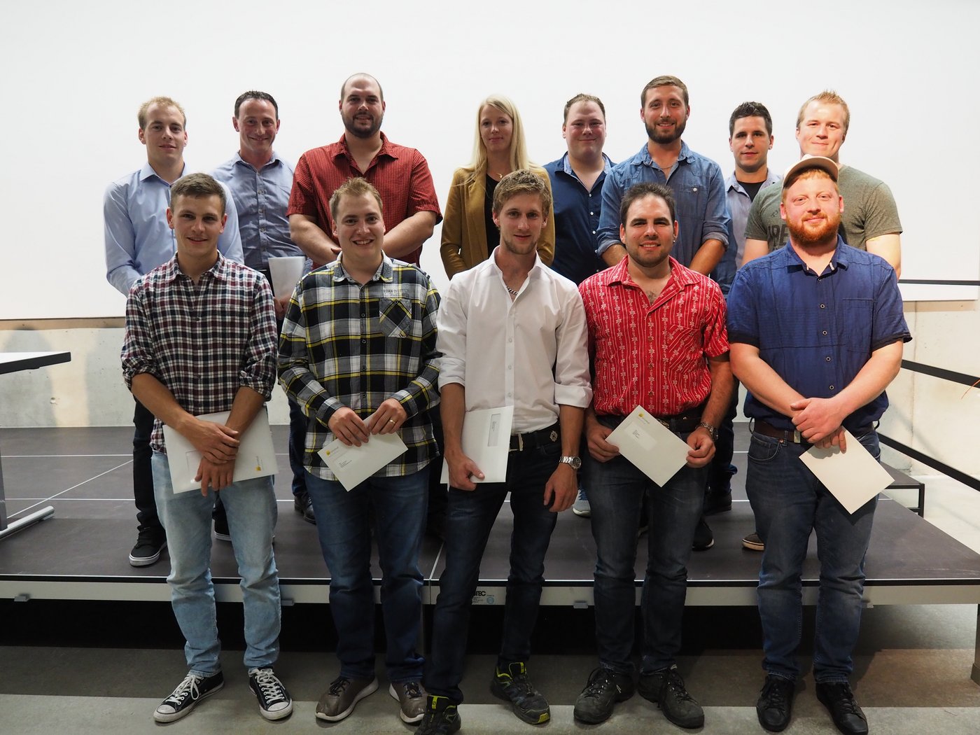 Diese 12 Männer und 1 Frau haben ihren Abschluss als Landwirtschaftliche Betriebsleiter/in gefeiert (Bild Ursina Berger).