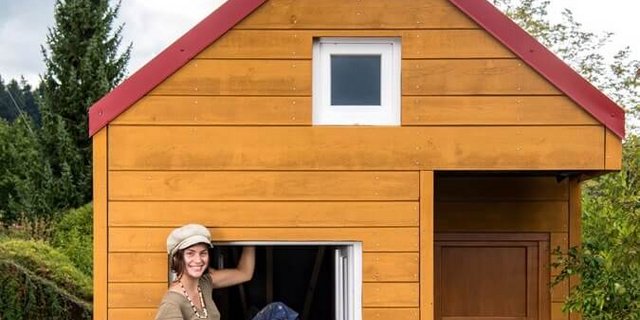 Fiona Bayer aus Bonstetten baut sich ihr Tiny House selbst. (Foto: Marion Nitsch)