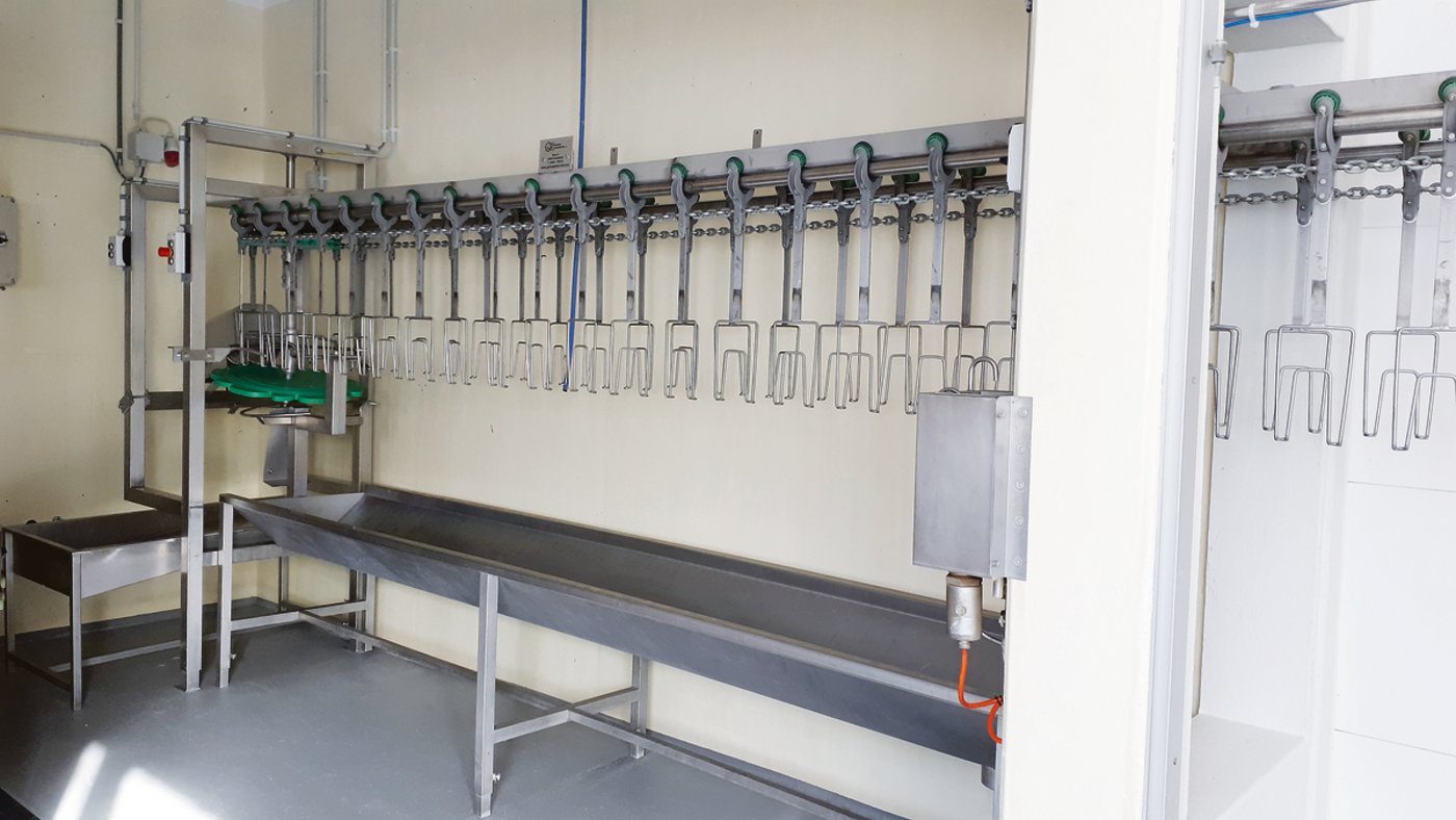 So wird heute geschlachtet. Mehrere hundert Geflügel pro Tag können in Heimisbach verarbeitet werden.