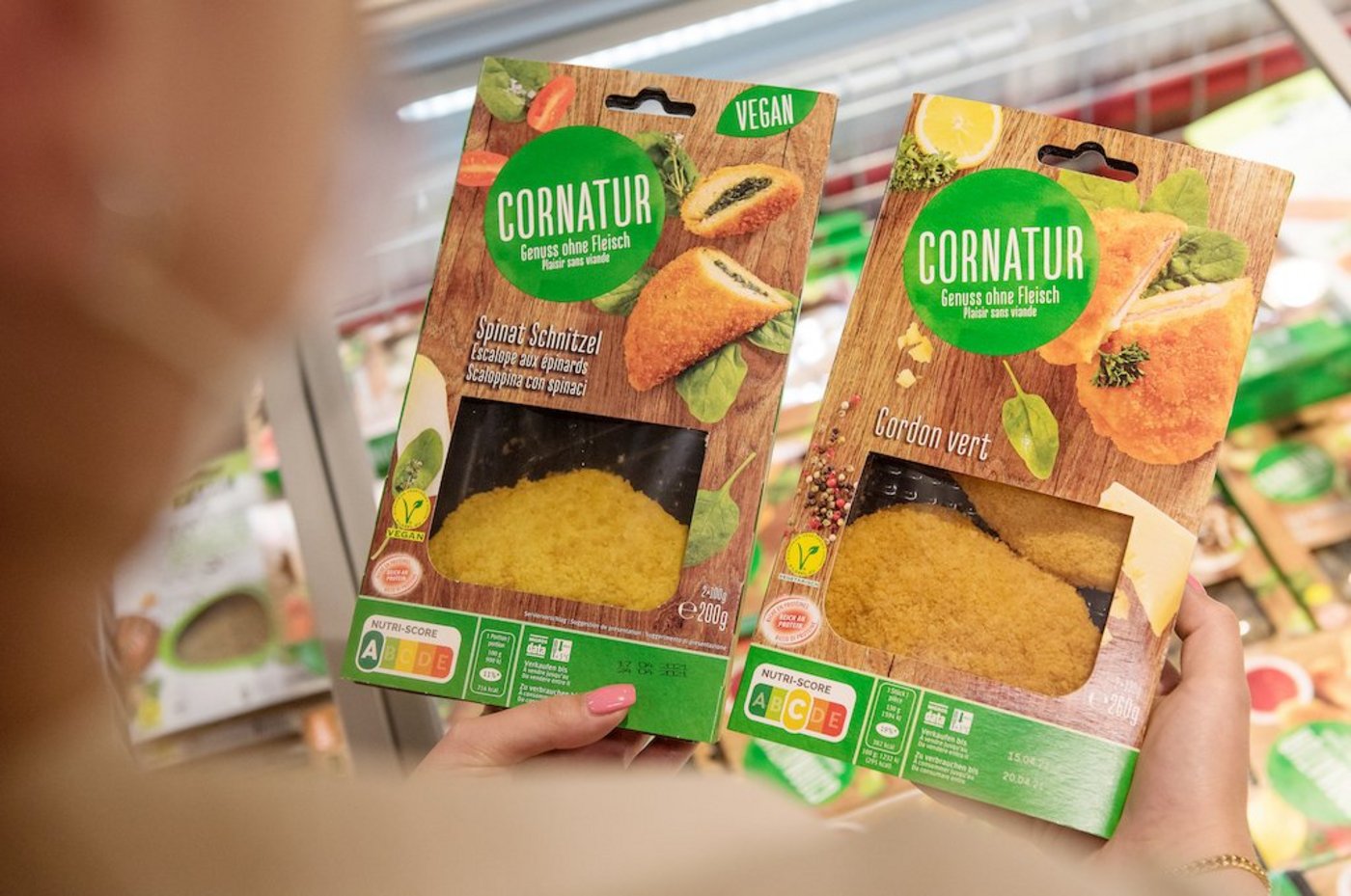 Für die Migros gehört die einfach verständliche Ernährungsinformation zur Transparenz. Hier zeigt der Nurti-Score: Gesundheitstechnisch wäre das Spinat-Schnitzel zu bevorzugen. (Bild Migros)