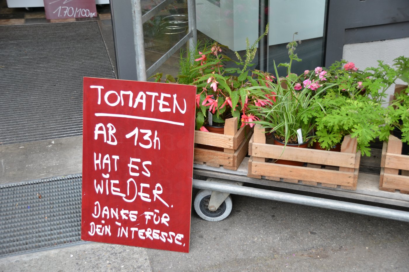 Aufgrund der grossen Nachfrage sind die Tomaten am Freitag erst am Nachmittag wieder zu kaufen.