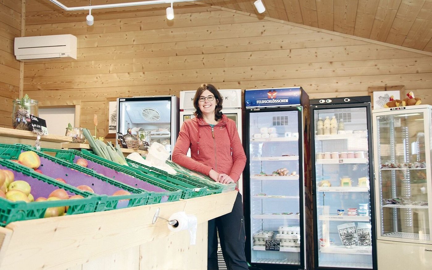 Die Produkte, die im Hofladen angeboten werden, produziert die junge Bäuerin fast alle selber.