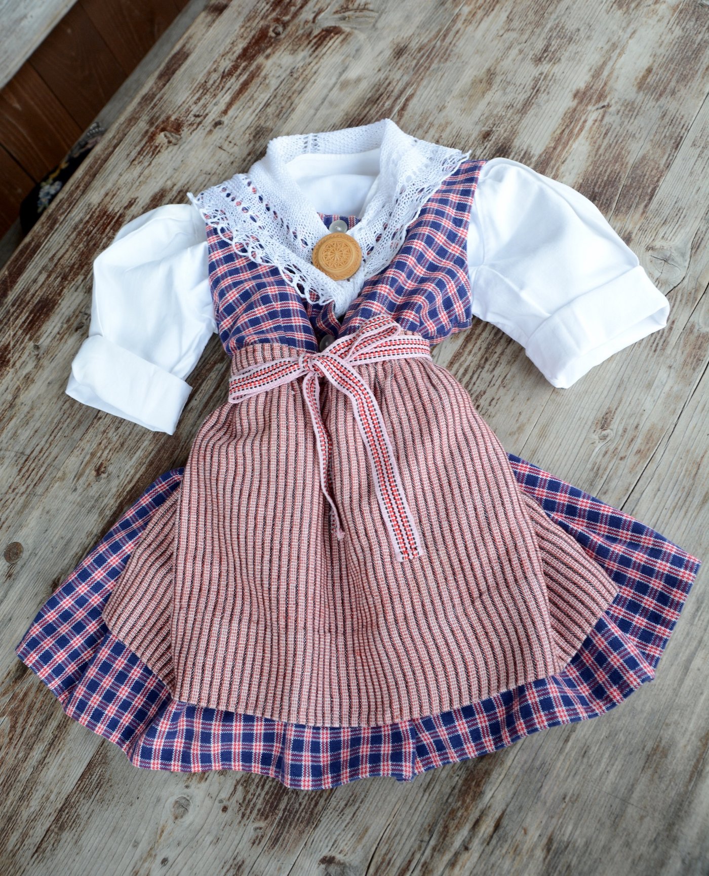 Diese Kindertracht nähte Hedi Tschümperlins Mutter. 