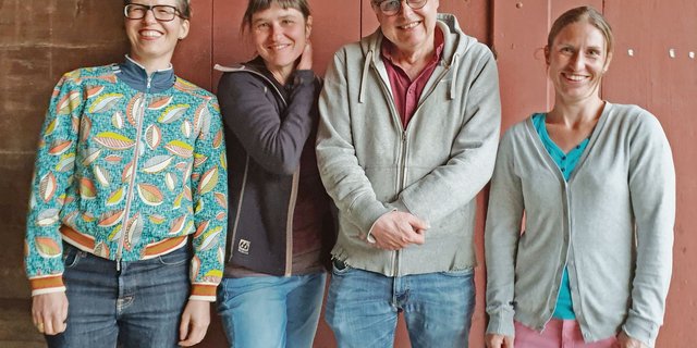 Christian Weber mit dem neuen Redaktionsteam Ost (v. l.): Esther Thalmann, Alexandra Stückelberger und Stefanie Giger.(Bild Anna Suter)