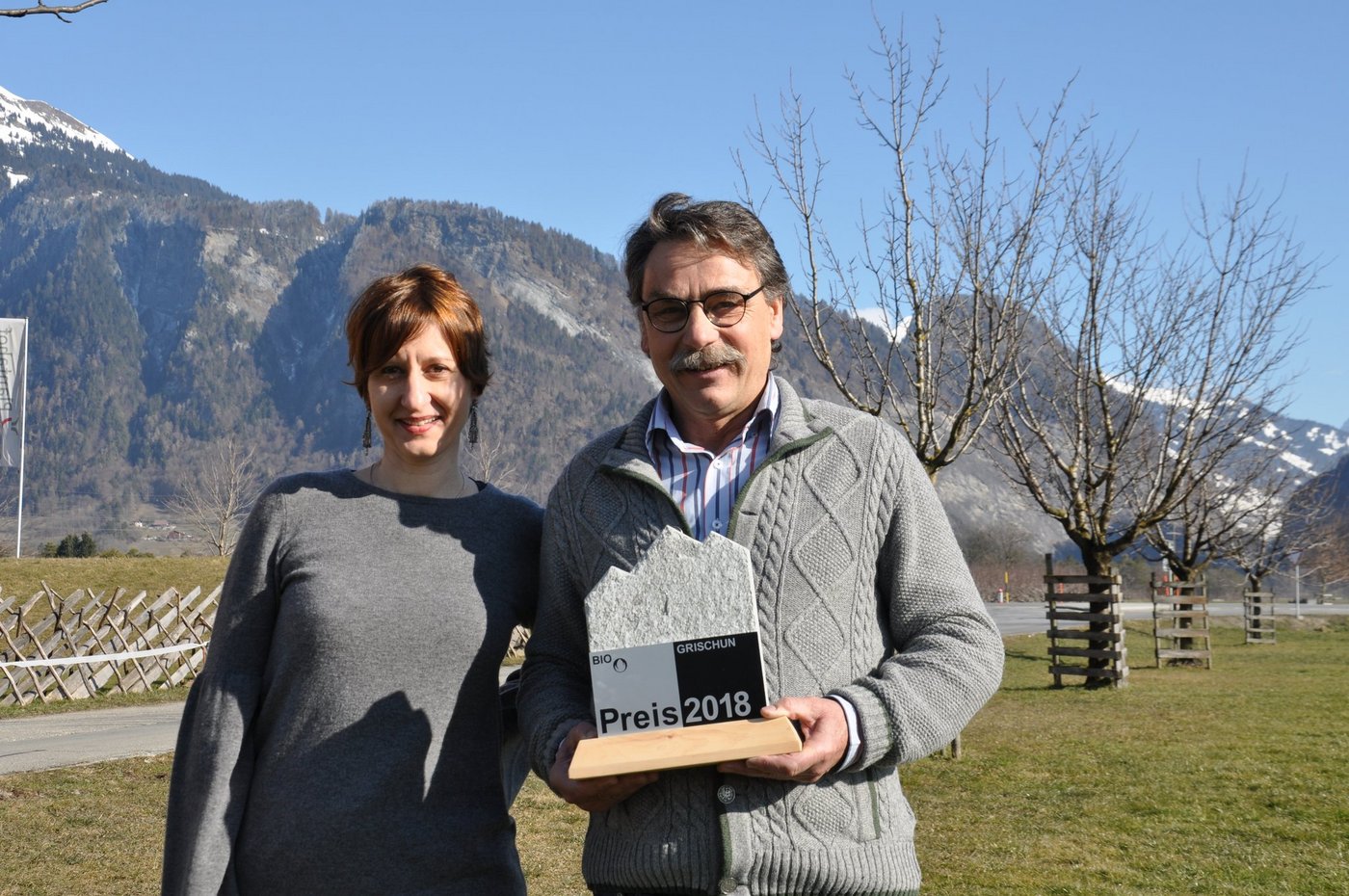 Martina Hug lobte das Werk von Reto Raselli. (Bild Nadine Baumgartner)