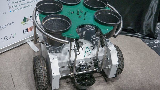 Dieser Roboter verschiebt Pflanzentöpfe. (David Eppenberger)