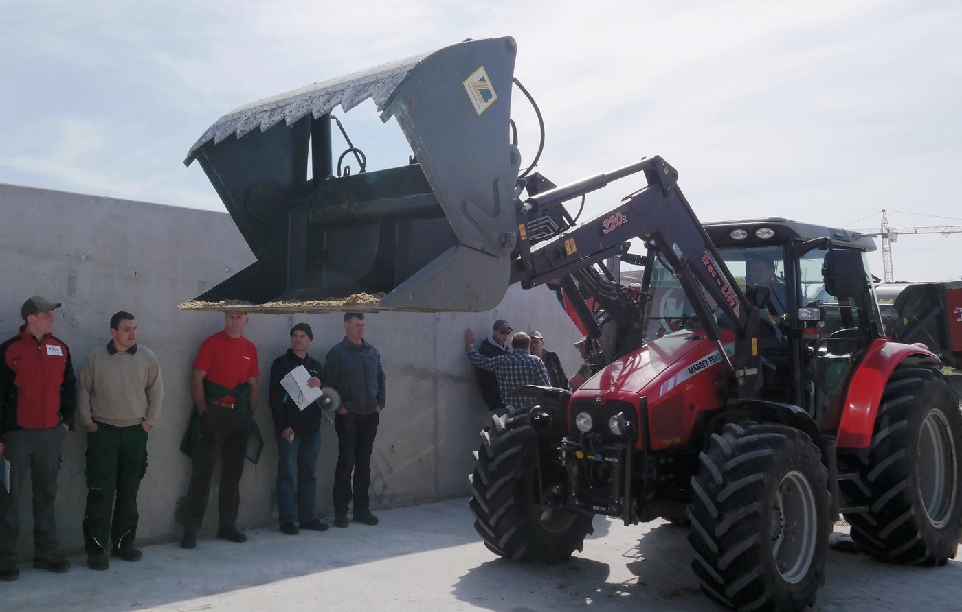 Einen beeindruckend sauberen Anschnitt hinterliess die Schneidezange. Sie braucht allerdings einen starken, schweren Traktor, ist aber mit 8000 Franken Anschaffungskosten auch für kleinere Betriebe erschwinglich. 