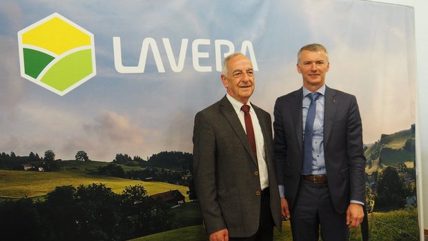 Von «LV-St Gallen» zu «Laveba»: Präsident Paul Egger (links) und Geschäftsführer Peter Bruhin vor dem neuen Logo und dem neuen Schriftzug.(Bild chw) 