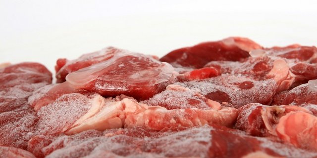 Im Ausland locken tiefe Preise, aber der illegale Import von Fleisch im grossen Stil schadet dem inländischen Markt. (Bild Shutterbug75/Pixabay)