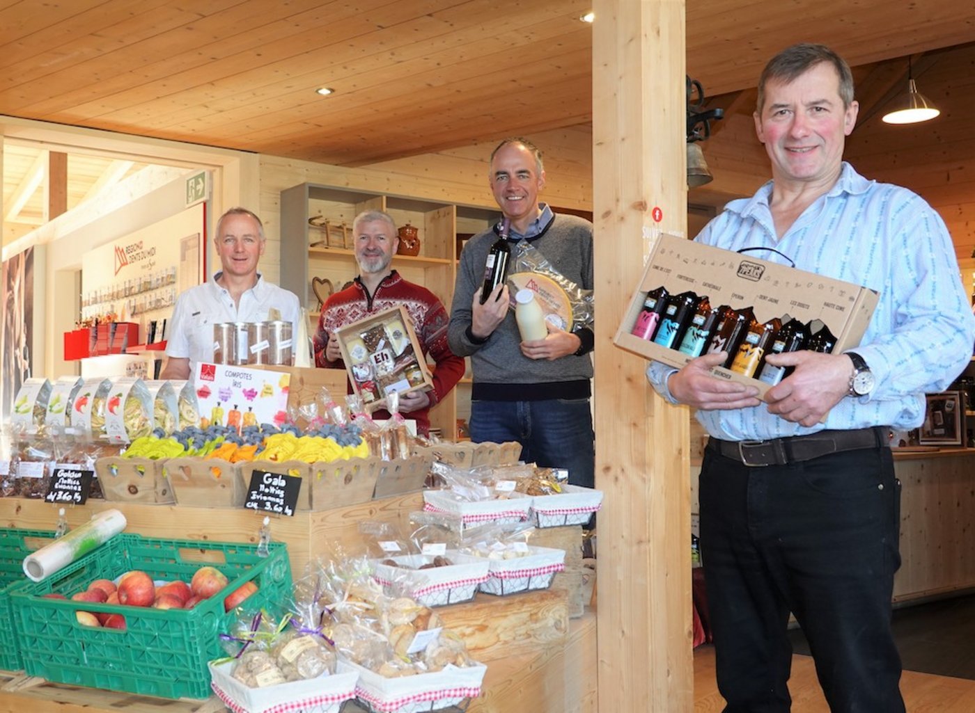 Von links nach rechts: Laurent Ecoeur, Präsident der Genossenschaft Promovi, Laurent Meier, Präsident der Landwirtschaftsgesellschaft von Val d’Illiez (SAVI), Christophe Darbellay, Jean Christe, Präsident der Genossenschaft La Cavagne. (Bilder zVg)