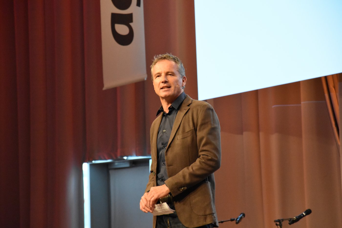 Führte souverän durch den Nachmittag: Kassensturz-Moderator Ueli Schmezer