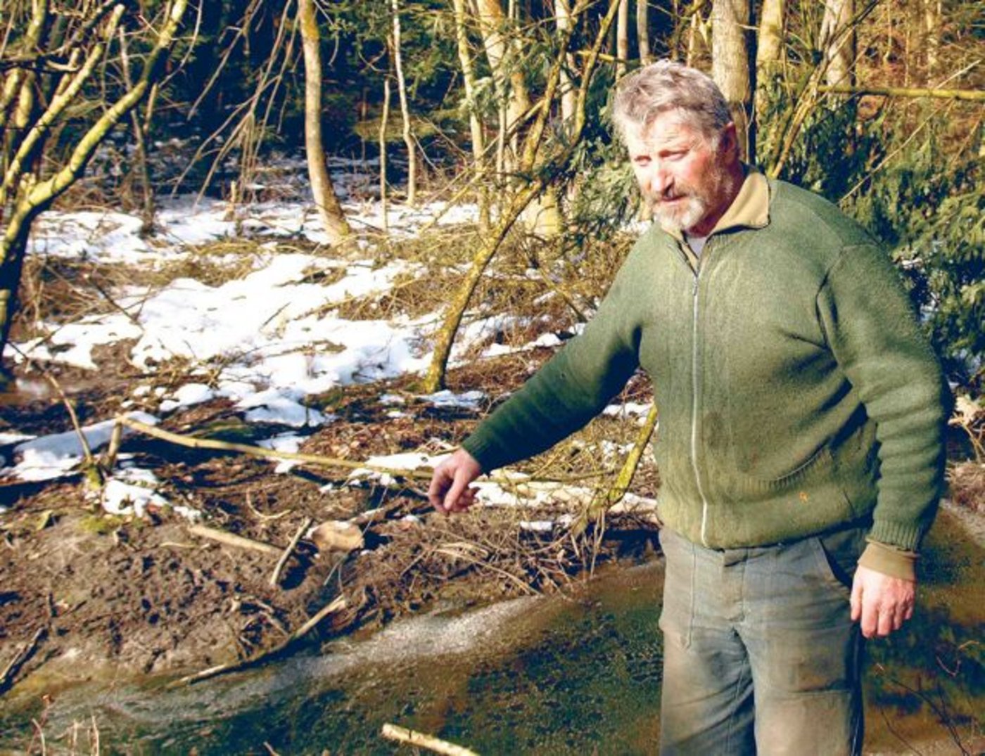 Hans Stalder verlangt, dass die Öffentlichkeit für die Biberschäden aufkommt. (Bild Mario Tosato)