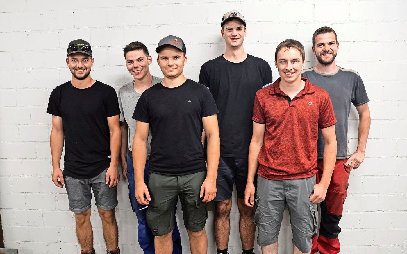 Sie haben die Vorführung auf die Beine gestellt und über die Bühne gebracht: Mathias Krummenacher, Silvan Unternährer, René Grüter, Reto Krummenacher, Joel von Flüe und Ramon Troxler (v. l. n. r.).
