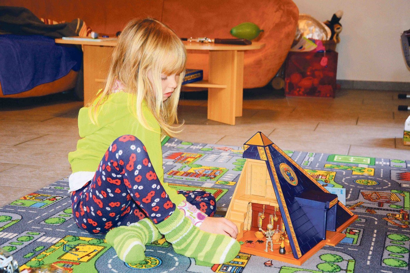 Mona bei Spielen: Das kleine Mädchen erkrankte am 26. August am hämolytisch-urämischen Syndrom (HUS). (Bild Simone Barth)