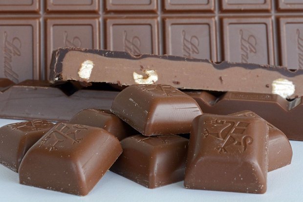 Von Mai bis Augist 2020 wurden 8,7 Prozent mehr ausländische Schokolade importiert, während der Verkauf von Schweizer Schokolade um fast 16 Prozent einbrach. (Bild Pixabay)