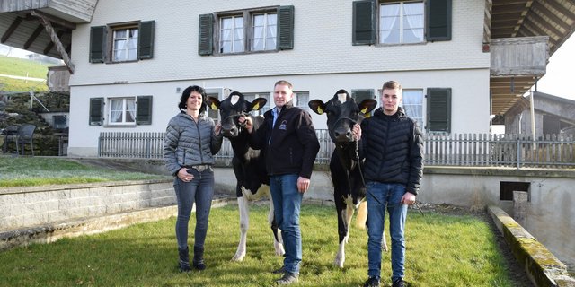 Ruedi Sommer mit seinem Sohn Fabian und der Lebenspartnerin Renate Lüthi. (Bild Peter Fankhauser)