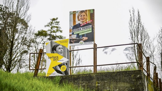 Weil die Ablenkungsg Weil die Ablenkungsgefahr am Strassenrand gross ist, dürfen Wahlplakate nicht überall aufgestellt werden.