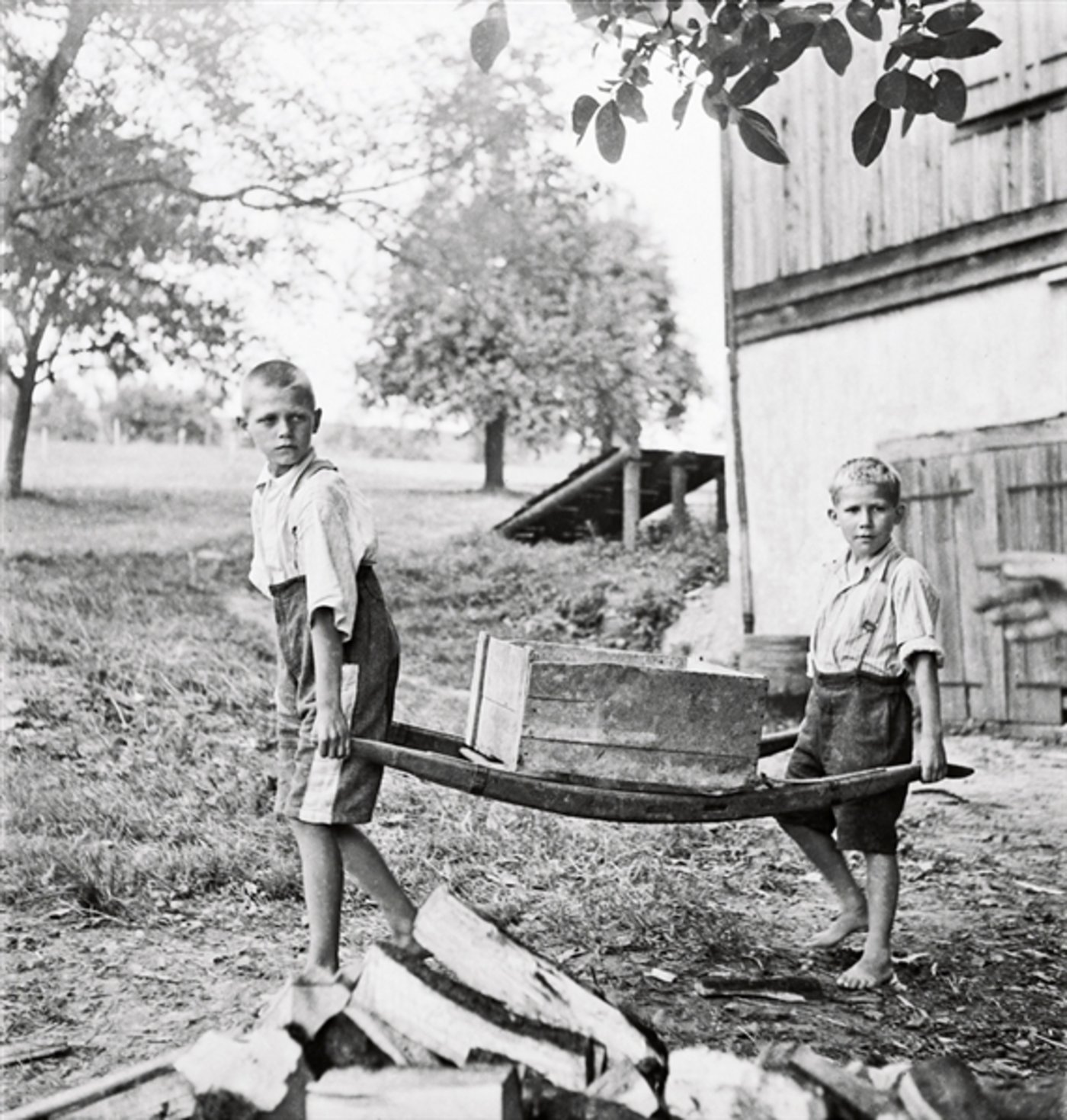 Gestern Montag wurde zudem bekannt, dass die Stadt Bern 5000 Dossiers von Verdingkindern, Zwangssterilisierten und anderen Opfern fürsorgerischer Zwangsmassnahmen aufbereiten will. (Bild: Paul Senn, FFV, Kunstmuseum Bern, Dep. GKS. © GKS)
