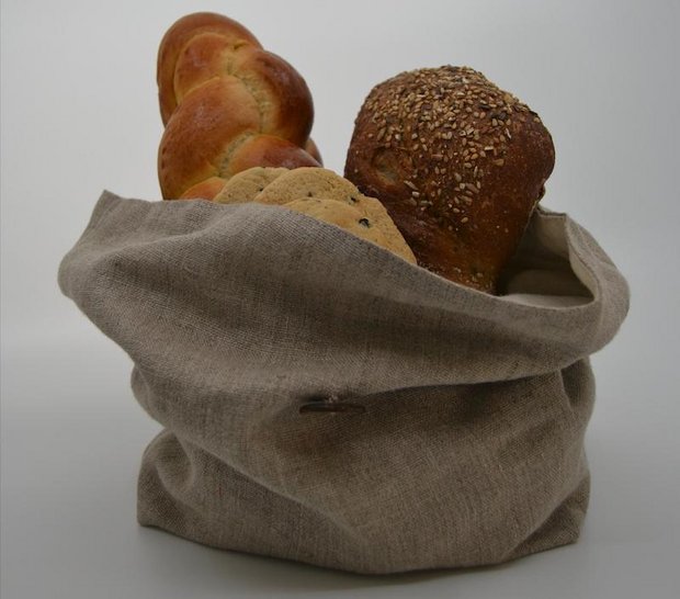 Natürliche Materialien wie Leinen und Baumwolle für einen Brotsack. (Bilder Esther Thalmann)