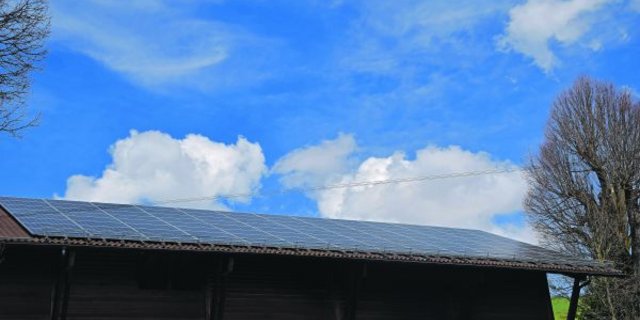 Seit 2014 werden kleine Photovoltaikanlagen (PV-Anlagen) mit einer Leistung bis 30 kW mit der Einmalvergütung gefördert. (Bild Peter Fankhauser)
