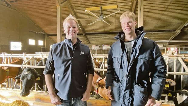 Das Liebes-Glück über eine TV-Sendung finden? Die beiden Vollblut-Landwirte Stefan (links) und Nicolas Henzi wagten den Versuch. Sie stellen sich und ihr Leben in der aktuellen Staffel der Sendung «Bauer, ledig, sucht...» vor.