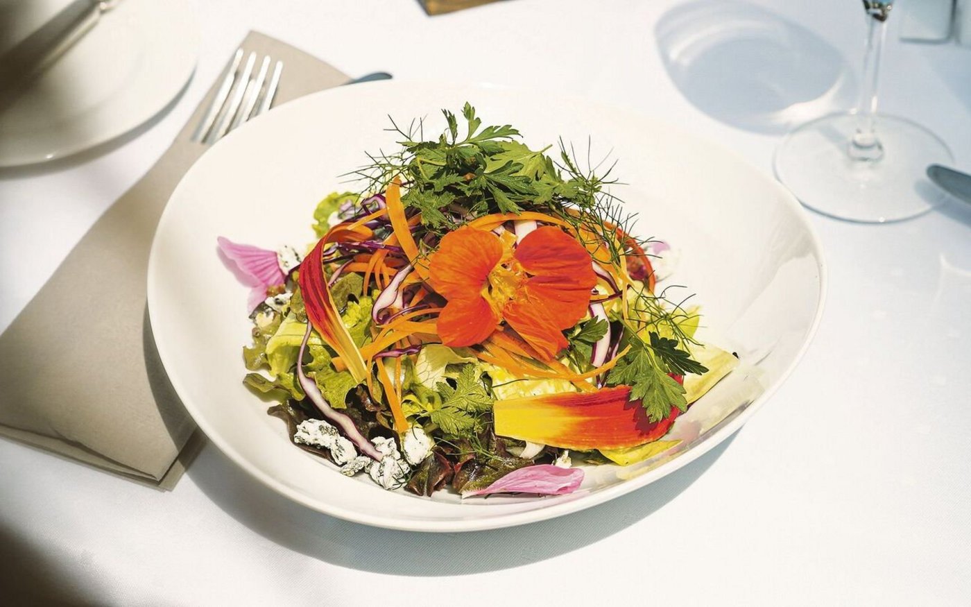 Vor allem im urbanen Gebiet finden sich vermehrt Restaurants, welche mit Bioprodukten arbeiten. Im Kantinenbereich ist der Bioanteil aber noch mehrheitlich bescheiden.