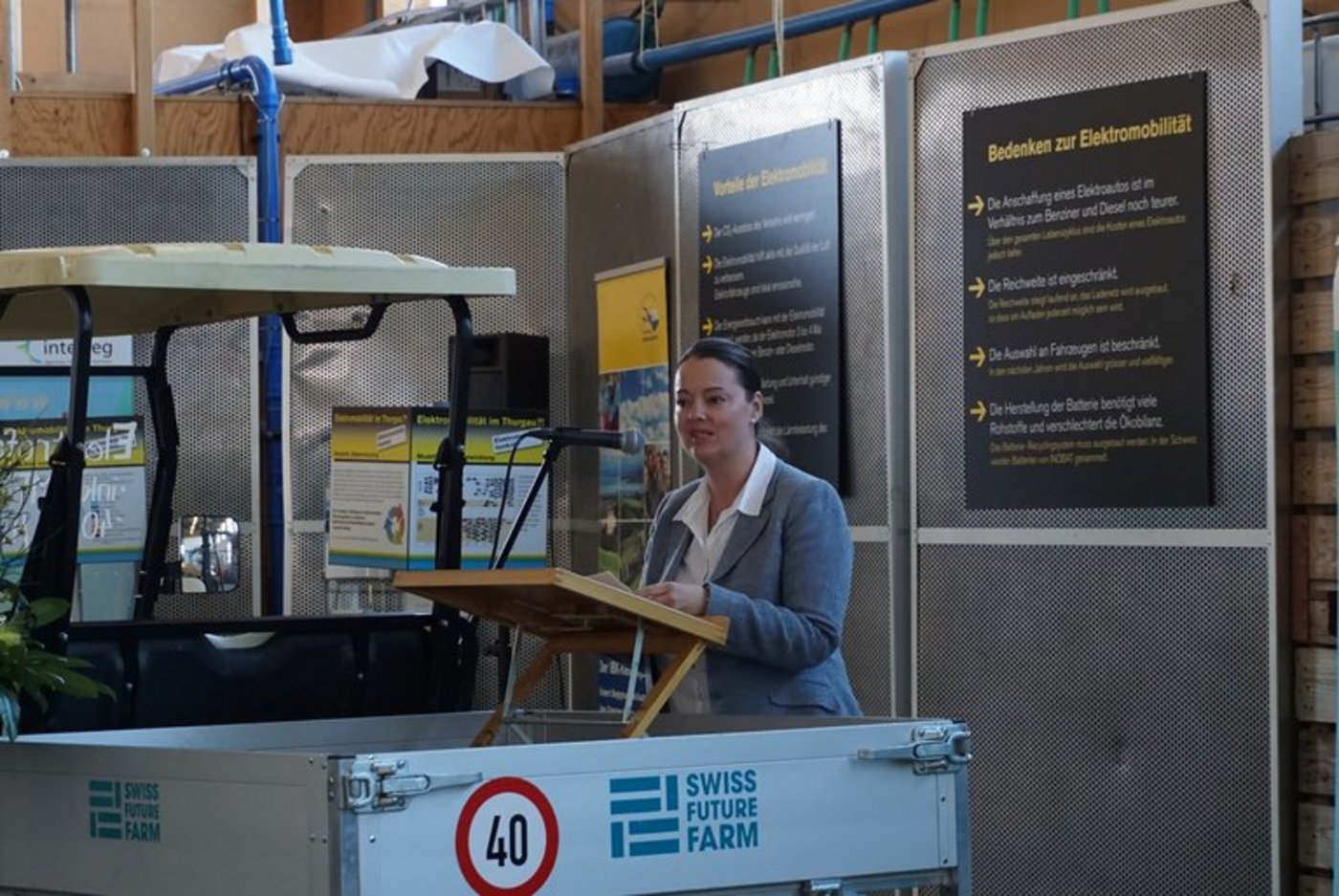 "Mit der Swiss Future Farm haben sie den perfekten Ort für die Ausstellung gewählt", lobte Regierungsrätin Carmen Haag in ihrer Eröffnungsrede in Bezug auf das zukunftsgerichtete Thema. (Bild zVg)