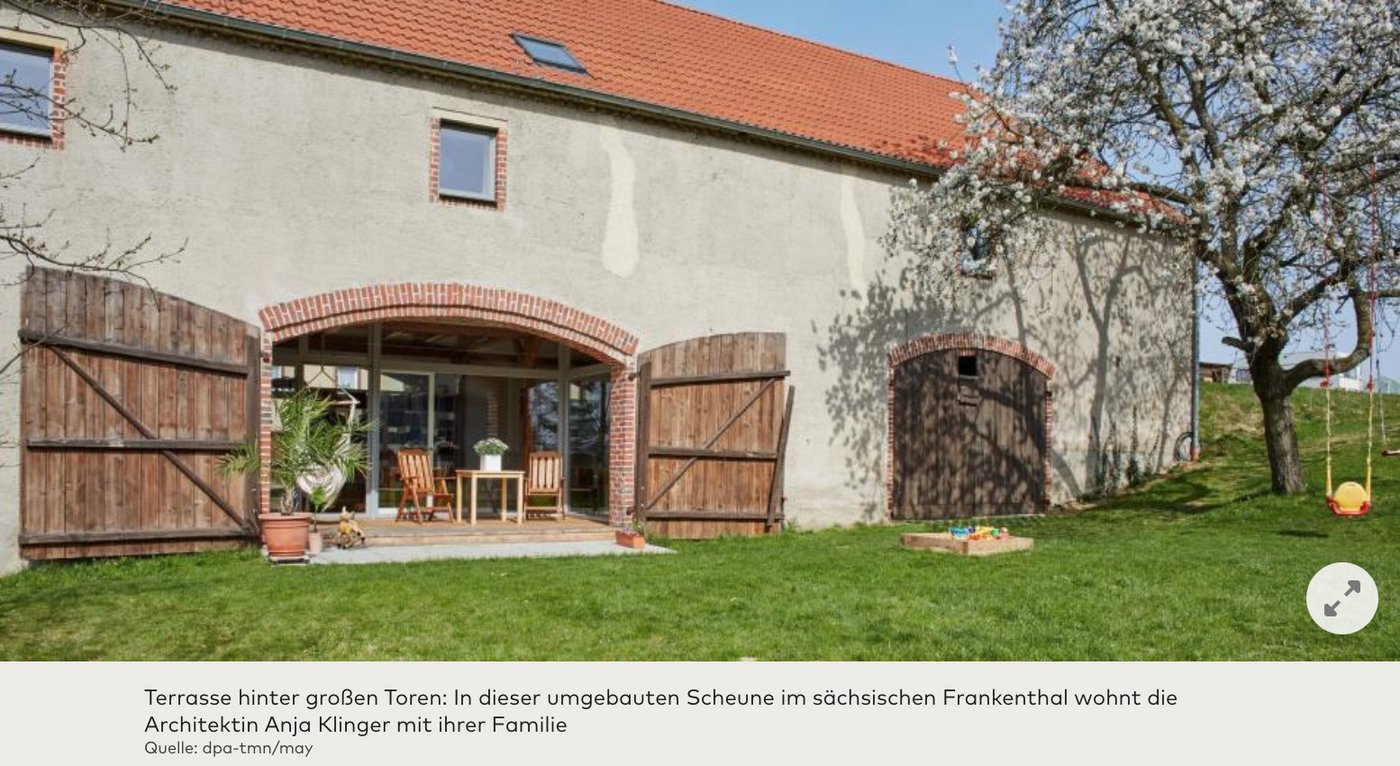 Eine Renovation kann auch wunderbar mit alten Elementen kombiniert werden - in diesem Beispiel wird eine Scheue zu einem Scheunen-Loft. (Screenshot welt.de)