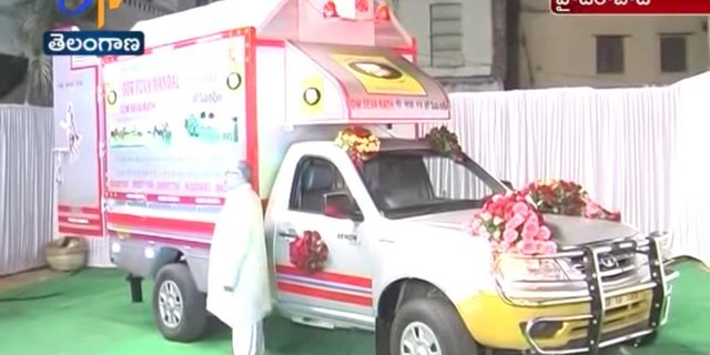 Die Kuh-Ambulanz wurde feierlich eingeweiht. (Screenshot Youtube)