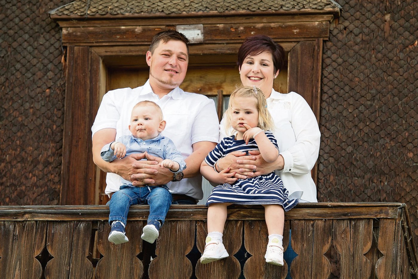 Markus und Madlen Hunkeler-Meier mit den Kindern Julian und Leonie. (Bild Corinne Glanzmann)