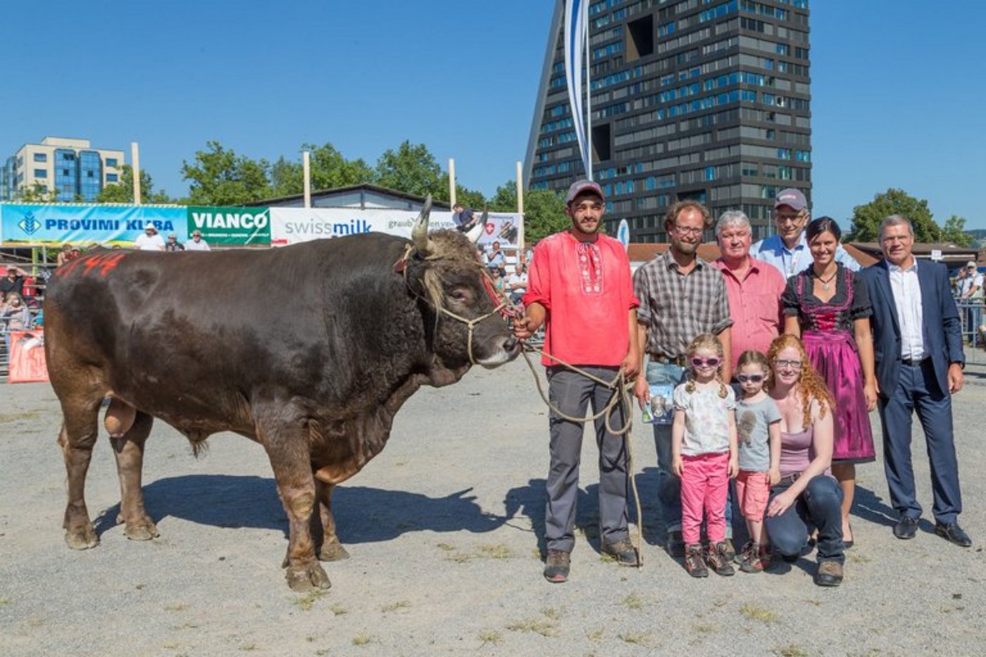 OB-Stier Kamilo von Pascal und Nicole Scheuber gewann den Mister-Titel. (Bild zVg)